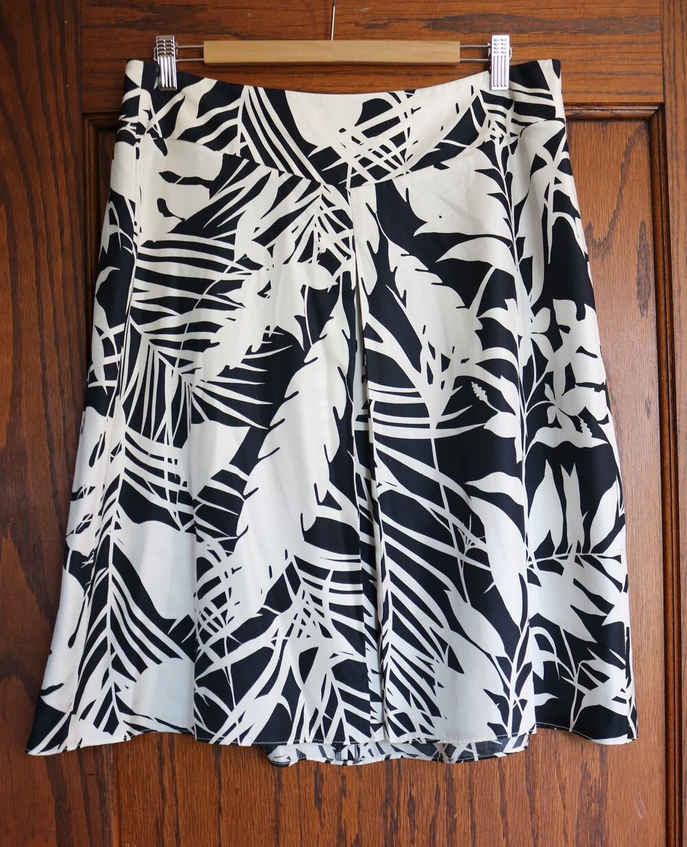 ANN TAYLOR ALine Midi Skirt Womens Size 14 Black White Tropical‎ Palm Trees Silk